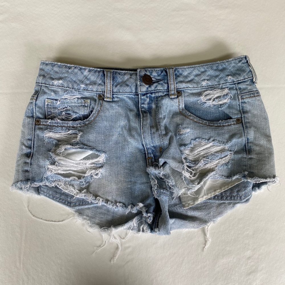 American Eagle Distressed Light Denim Shorts, Womens Size USA 6, 100% Cotton